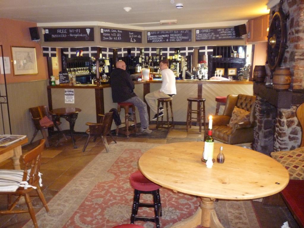 Royal Oak Inn Лостуитиел Экстерьер фото