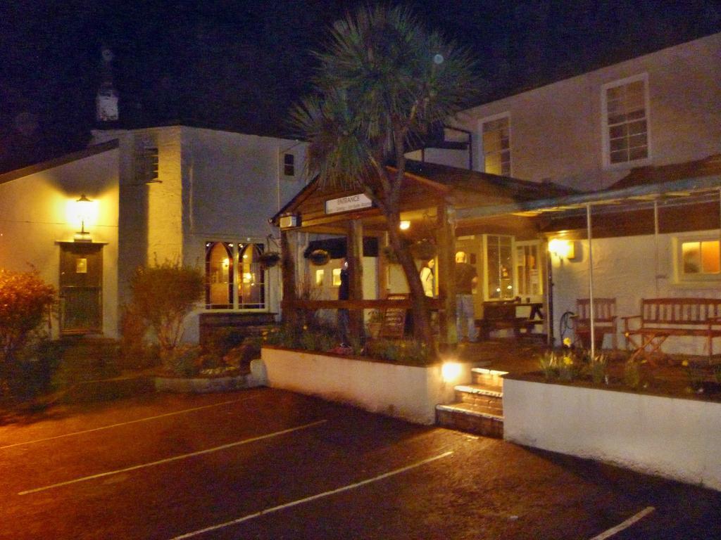 Royal Oak Inn Лостуитиел Экстерьер фото